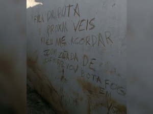 Criminosos que invadiram e roubaram animais de canil deixam ameaça na parede