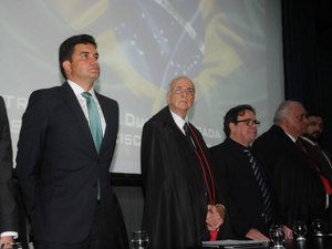 Rui Palmeira prestigia posse de novo presidente do TRE/AL