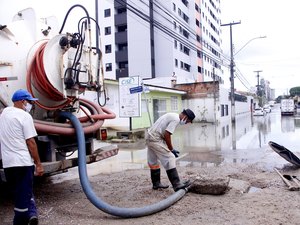 Prefeitura de Maceió realiza desobstrução das galerias pluviais em pontos de alagamento