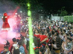 I Parada Natalina encanta moradores de São Luís do Quitunde