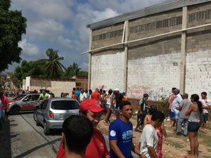 Criminoso assalta supermercado, foge e troca tiros com a polícia