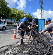 Ilumina realiza ação emergencial do Projeto Poste Limpo após incêndio em fiação na Av. Fernandes Lima