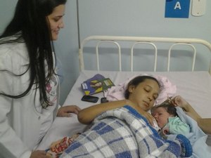 Especialistas orientam mães sobre a importância do aleitamento materno