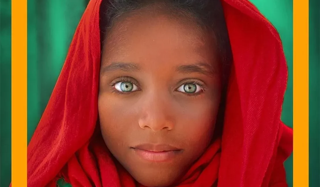 Menino da Cidade de Deus reproduz famosa foto de afegã na capa da National Geographic
