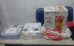 Produtos apreendidos com a dupla