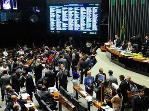 Orçamento prevê salário mínimo de R$ 945