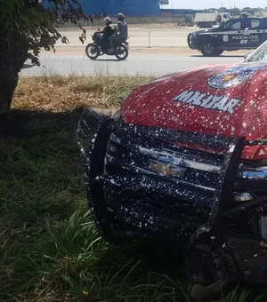 Carro faz retorno proibido e colide com viatura da Polícia Militar em Rio Largo