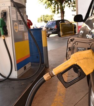 Petrobras anuncia redução de 1,59% no preço da gasolina nas refinarias
