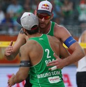 Alison e Bruno vencem  e Brasil está nas quartas no vôlei de praia