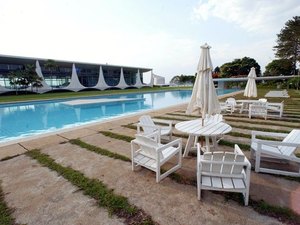 PF apura se Odebrecht fez reforma na piscina do Alvorada como favor a Lula