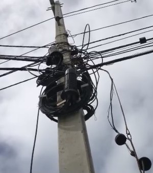 Equatorial tira responsabilidade sobre ordenamento de cabos em postes de Maceió