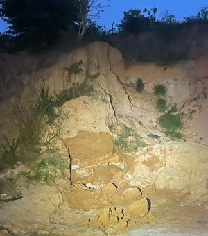 Criança morre após ser soterrada e outra fica ferida em desabamento de barreira em Roteiro