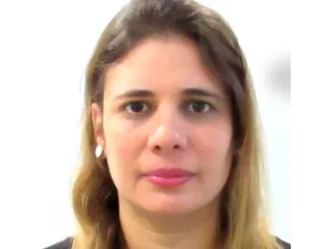 Professora é assassinada a facadas por aluno dentro de faculdade