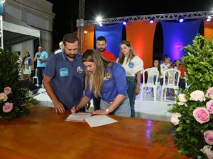 Candidato à Prefeito, Fernando Pereira assina o Termo de Compromisso com a Primeira Infância