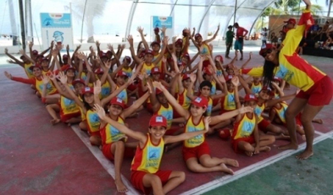 Projeto Golfinho beneficia 100 crianças de Porto de Pedras