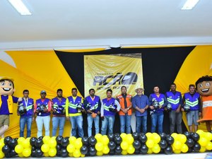 Prefeitura entrega equipamentos de segurança e padronização, beneficiando 75 mototaxistas em São Sebastião