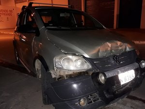 Condutor em alta velocidade colide em veículo estacionado no Sertão