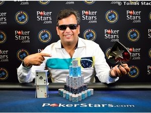 Rogério Siqueira conquista troféu nas Bahamas