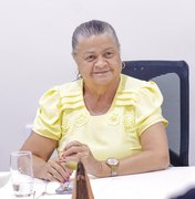 Prefeita Tia Júlia inicia pagamento dos servidores municipais de Palmeira dos Índios