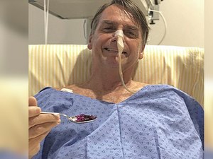 Bolsonaro acorda bem e ingere creme de frutas e chá nesta manhã