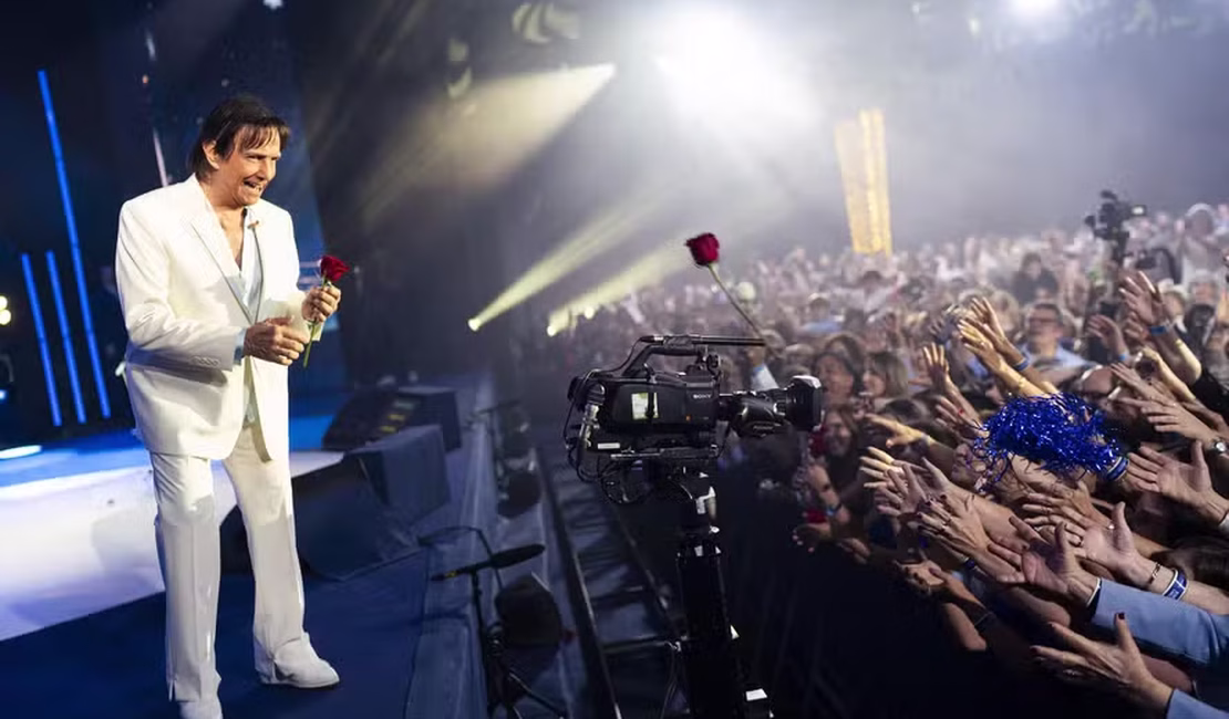 Roberto Carlos faz 85 anos e celebra com show especial