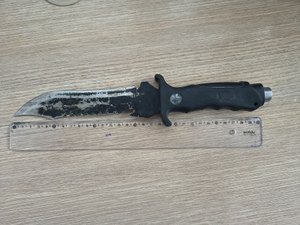 Jovem de 19 anos é flagrado tentando esconder faca na cintura em Delmiro Gouveia
