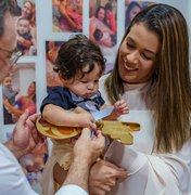 Pequeno herói: Luciano Barbosa entrega chave da cidade a bebê prefeito de 2025