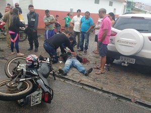 Colisão entre veículos deixa motociclista ferido em Arapiraca