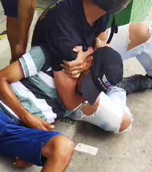 [Vídeo] População imobiliza homem após tentativa de assalto na Rua São Francisco, em Arapiraca