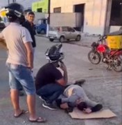 [Vídeo] Acidente entre carro e moto deixa uma pessoa ferida na Avenida Menino Marcelo