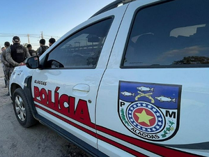 Motociclista é preso com cocaína ao tentar fugir de abordagem no Jacintinho