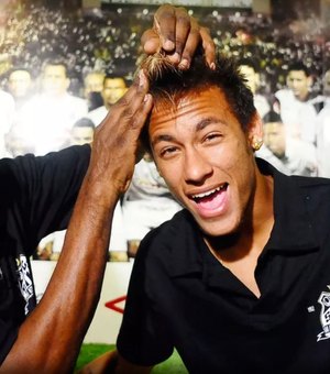 Equipe de Pelé utiliza IA para realizar convite a Neymar para jogar no Santos