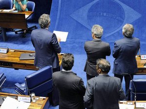 70% dos brasileiros são contra suplentes no Senado  