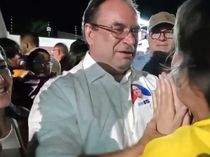 [Vídeo] Luciano recebe o carinho de Célia Rocha na comemoração da vitória