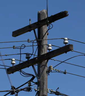 Ventania causa falta de energia e afeta votação em dois locais de Japaratinga