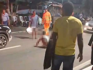 [Vídeo] Homem é esfaqueado no meio da rua no bairro Gruta de Lourdes