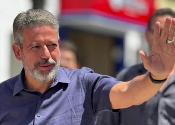 Arthur Lira avança como favorito ao Senado e já é visto como principal adversário de Renan Calheiros em 2026