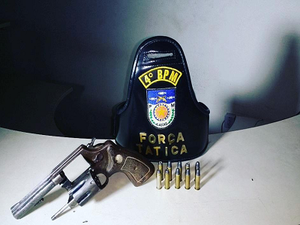 Força Tática prende jovem com arma de fogo e munições no bairro do Farol