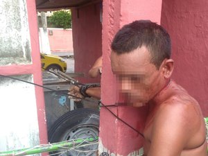 Homem é agredido pela população após cometer assaltos em Maceió