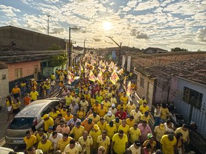 Caminhada do 15 reúne mais de 10 mil eleitores de Fernando Cavalcante e Ramon Dantas