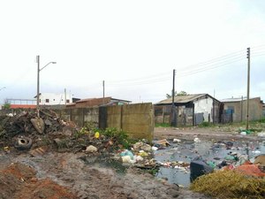 Prefeitura de Maceió é autuada por acúmulo de resíduos na entrada do antigo lixão