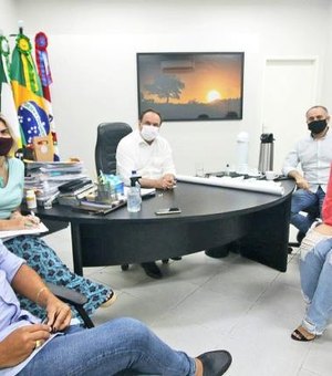 Prefeito de Arapiraca se reúne com empresário do setor gastronômico