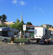 SMTT Penedo organiza carga e descarga de mercadorias na antiga Praça Costa e Silva