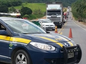 BR-101: detonação de rochas provoca interdição de rodovia em Flexeiras