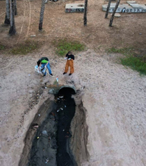 MPF apura despejo irregular de esgoto no mar da Ponta Verde, em Maceió