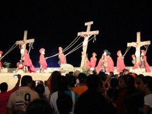 Paixão de Cristo atrai 20 mil pessoas no primeiro dia