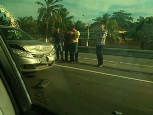 Colisão envolvendo três veículos deixa trânsito lento na AL-101
