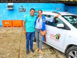 Prefeitura entrega cestas básicas a idosos e gestantes e amplia frota de veículos da Assistência Social