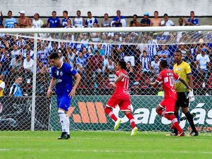 Mota falha, CRB vence CSA e assume liderança do campeonato alagoano 