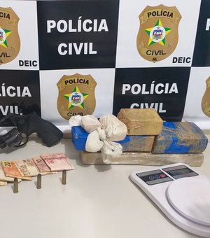 Mulher é presa com drogas escondidas em piso falso de casa em Rio Largo 